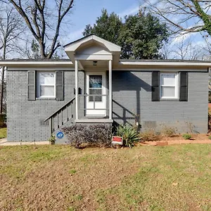  Holiday home Renovated - 3 Mi To Downtown!